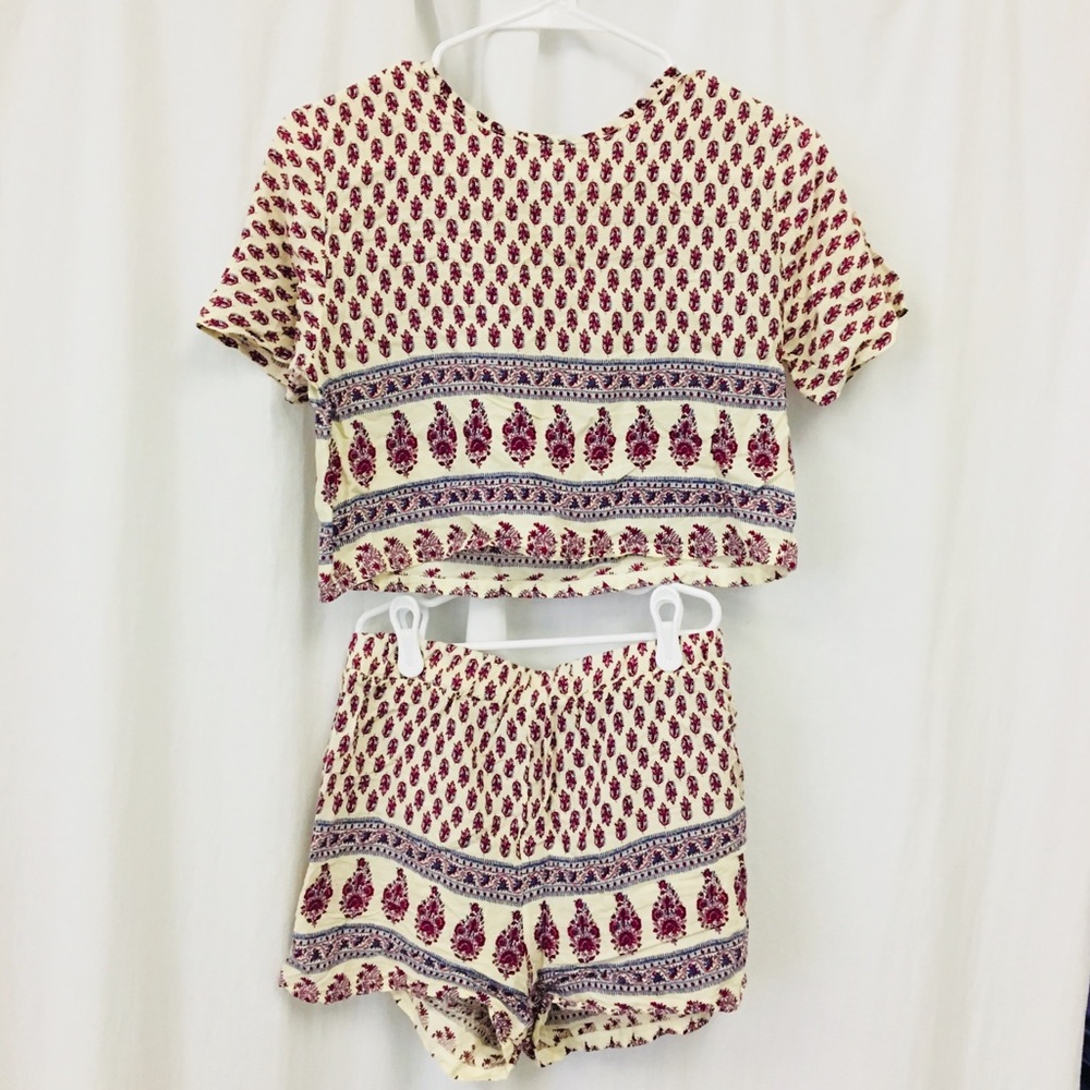 Boho 2 piece set! Perfect for music festivals!!